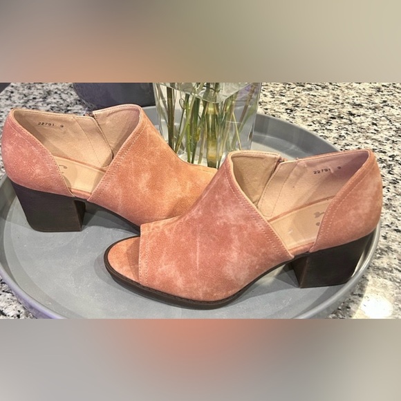 Journee Collection Shoes - Journee Collection Coral Suede Peep-Toe Heels | Size 9